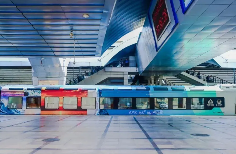 京津冀首列全景观光列车：乐天使显示技术赋能“文旅列车”新场景