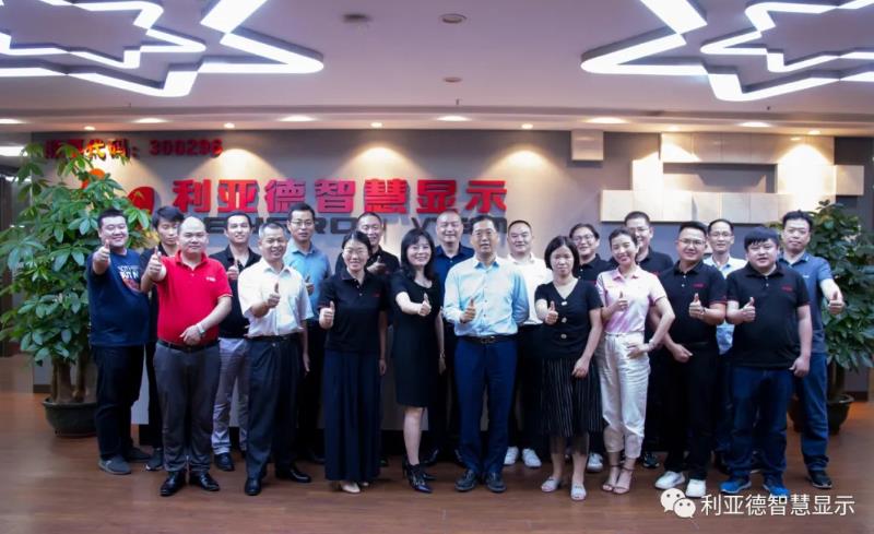 集团董事长李军莅临乐天使智慧显示视察指导工作